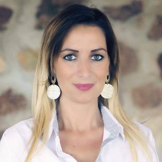 Antal Klaudia, Help Active üzletkötő